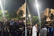 বুয়েট শিক্ষার্থীদের ৩ দফা দাবিতে সড়ক অবরোধ