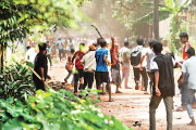 হামলায় গ্রামবাসীর আড়ালে নিষিদ্ধ ছাত্রলীগ