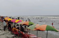 ঈদের ছুটিতে পর্যটকের পদচারণায় মুখর কুয়াকাটা
