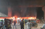 জাতীয় প্রেসক্লাবের সামনে দুই বাসে আগুন