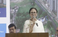 দিল্লি কেন হাসিনাকে রেখে দিয়েছে, নাম উহ্য রেখে প্রশ্ন মমতার