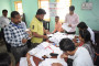 ভক্তদের সঙ্গে বাবা, ভাই ও বোনকে পরিচয় করিয়ে দিলেন আঁখি