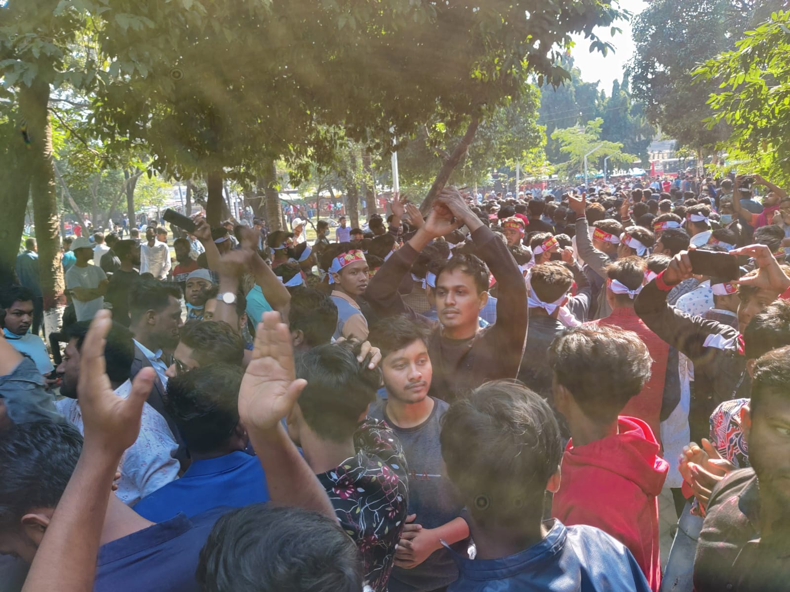 কোটা সংস্কার আন্দোলন :   শিক্ষার্থীদের উপর ছাত্রলীগ ও পুলিশের দফায় দফায় হামলা