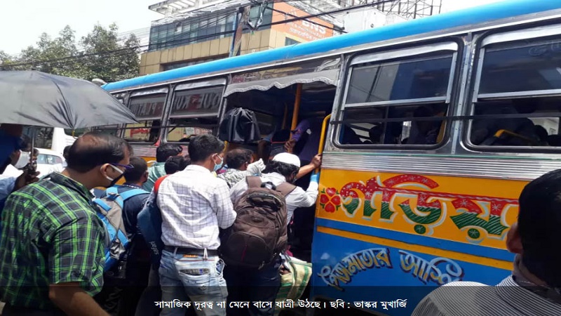 পশ্চিমবঙ্গে সামাজিক দূরত্ব উধাও