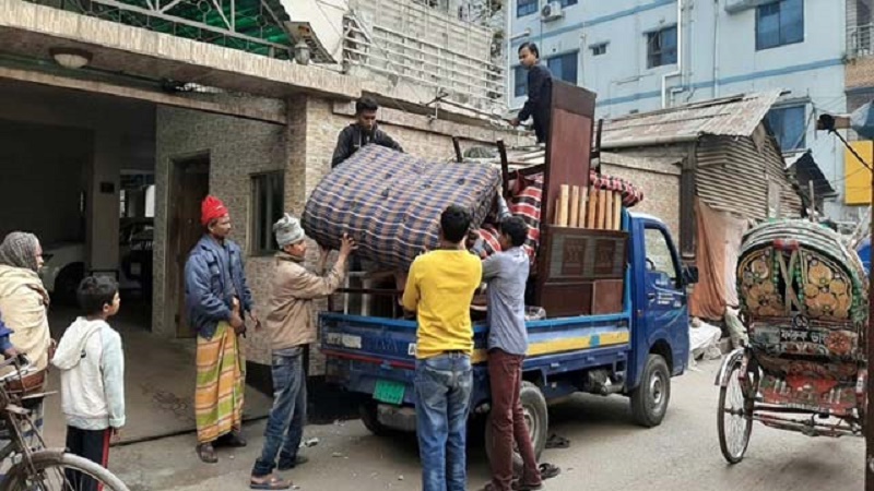 বাসায় বাসায় ‘টু লেট’ ঢাকা ছাড়ছে নিম্ন আয়ের মানুষ