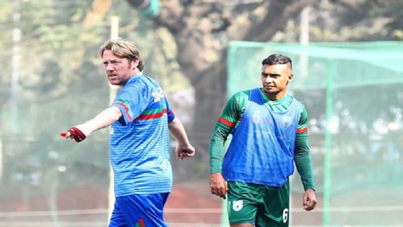 আরো দুই বছরের জন্য চুক্তিবদ্ধ হলেন জেমি ডে