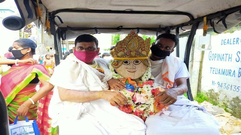 ত্রিপুরায় রথের বদলে অটো ও টমটম-এ যাত্রা জগন্নাথের