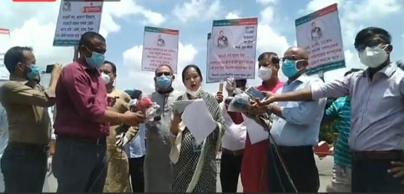 সংসদের সামনে বিএনপির এমপিদের বিক্ষোভ