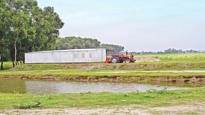 ৭ বছরে ২৪৫০ বিঘা জমির মালিক