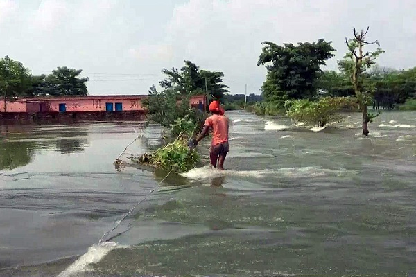 বন্যা পরিস্থিতি মোকাবিলায় প্রশ্নের মুখে নীতিশ সরকার, নেপালকে দুষছে বিহার