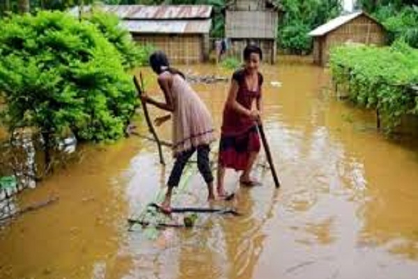আসামের বন্যা পরিস্থিতির সামান্য উন্নতি হলেও বন্যার্তদের দুর্ভোগ উপশম হচ্ছে না, বিস্তর ক্ষতি