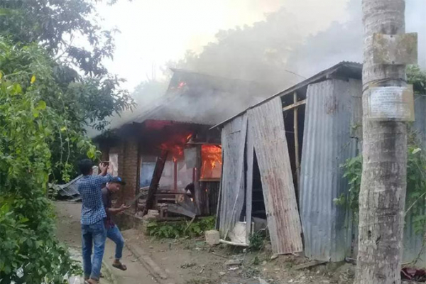 ফ্রান্সের সমর্থনে স্ট্যাটাস: কুমিল্লায় ইউপি চেয়ারম্যানের বাড়িতে অগ্নিসংযোগ