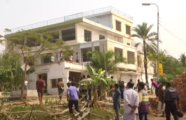 গান বাজিয়ে আ,লীগ নেতা মনিরের বাগানবাড়িতে চলত নির্যাতন, আসত ফাঁকা গুলির শব্দ