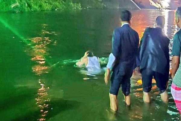 স্নানের মধ্য দিয়ে মকর সংক্রান্তি মেলা সূচনা করলেন মুখ্যমন্ত্রী