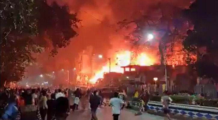 কলকাতায় ভয়াবহ অগ্নিকাণ্ড