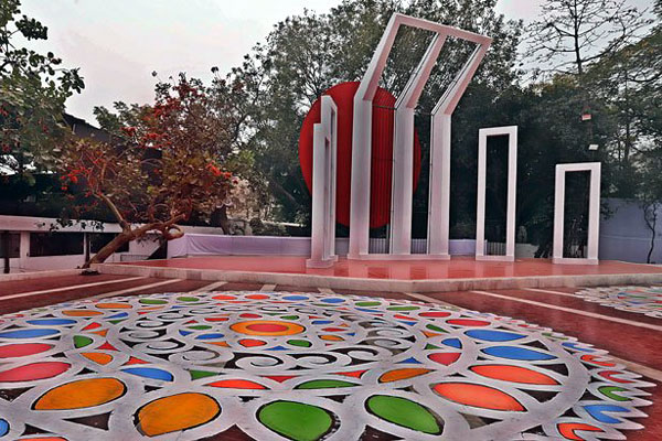 জাতির শ্রেষ্ঠ সন্তান ভাষা সৈনিকদের শ্রদ্ধা জানাতে জাতি প্রস্তুত