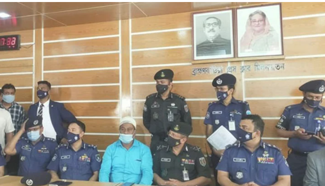 ‘রুহানি হুজুর এবং পলিটিক্যাল হুজুরদের চিহ্নিত করতে হবে’: আইজিপি