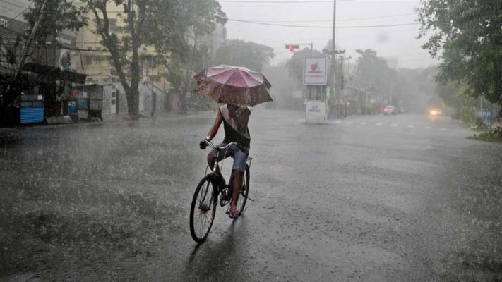 উত্তরবঙ্গের একাধিক জেলায় প্রবল বৃষ্টির সতর্কতা, দক্ষিণবঙ্গেও আজ থেকে বৃষ্টির পূর্বাভাস
