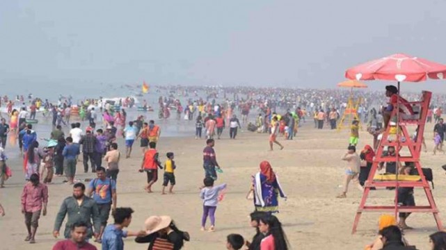 পর্যটন কেন্দ্রগুলোতে মানা হচ্ছে না স্বাস্থ্যবিধি, করোনা বাড়ার আশঙ্কা