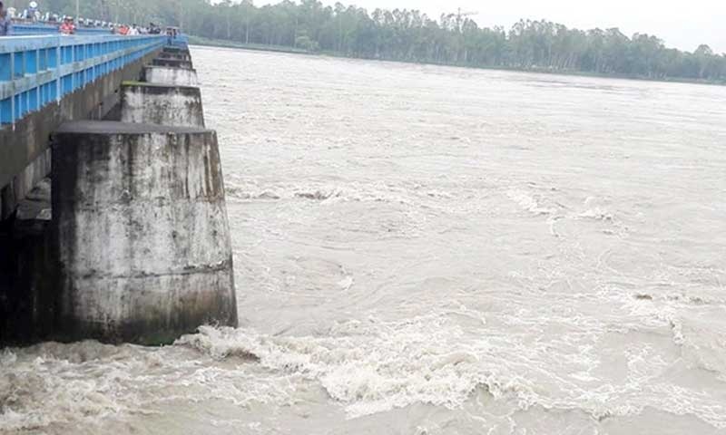 সব গেট খুলে দিয়েছে ভারত: পানির চাপে ভেঙে গেছে তিস্তা ফ্লাড বাইপাস, ভয়াবহ বন্যায় রেড অ্যালার্ট জারি