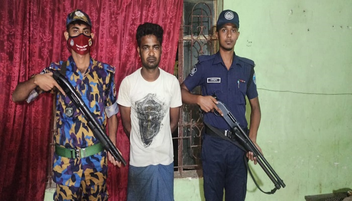 টেকনাফের রোহিঙ্গা ক্যাম্পে অভিযান, পলাতক আসামি গ্রেপ্তার