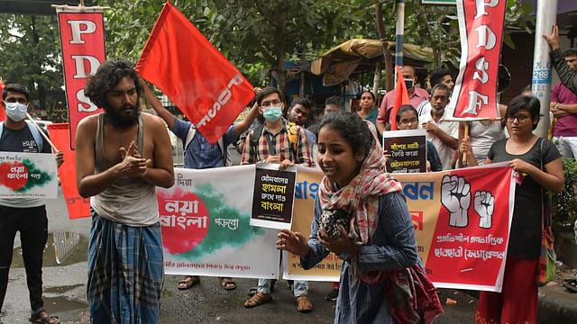 কলকাতায় বাংলাদেশ উপহাইকমিশনের কাছে বিক্ষোভ, হিন্দু সংহতির ৯৪ নেতা-কর্মী আটক