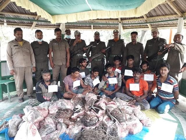 সুন্দরবনে হরিণের মাংস, ফাঁদসহ ১০ জন আটক