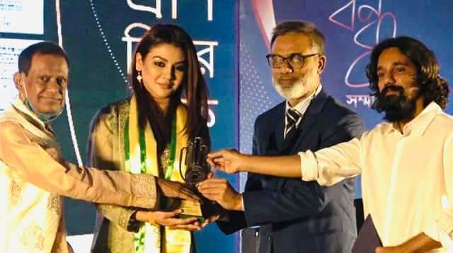 ‘প্রাণবিক বন্ধু’ পুরস্কার পেলেন দুই বাংলার জনপ্রিয় অভিনেত্রী জয়া আহসান