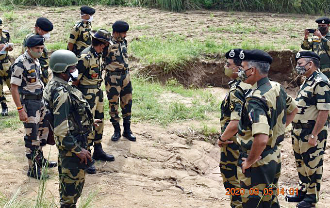 পশ্চিমবঙ্গে বিএসএফের ক্ষমতাবৃদ্ধি! বিতর্ক তৈরি হতেই কলকাতায় কেন্দ্রীয় স্বরাষ্ট্রসচিবের উচ্চ পর্যায়ের বৈঠকের ডাক
