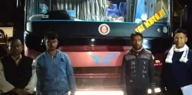 ভারতে অবৈধ অনুপ্রবেশের দায়ে করিমগঞ্জে যাত্রীবাহী বাস থেকে ২ বাংলাদেশিকে আটক করেছে পুলিশ