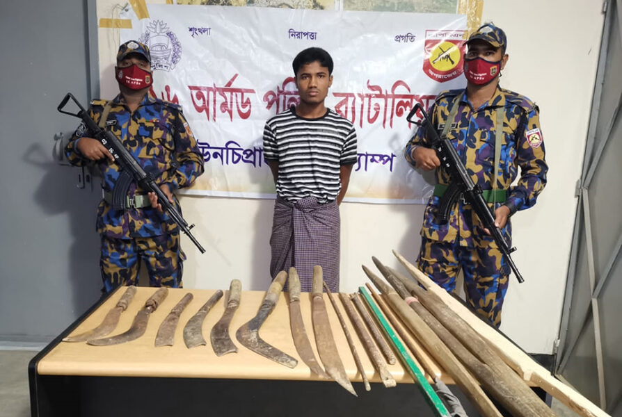বাংলাদেশস্থ রোহিঙ্গা ক্যাম্পে অস্ত্রসহ ডাকাত গ্রেফতার
