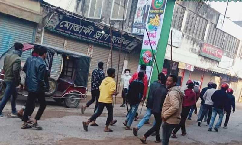 ফুল দেওয়া নিয়ে আ.লীগের দুই গ্রুপের সংঘর্ষ, আহত অর্ধশতাধিক