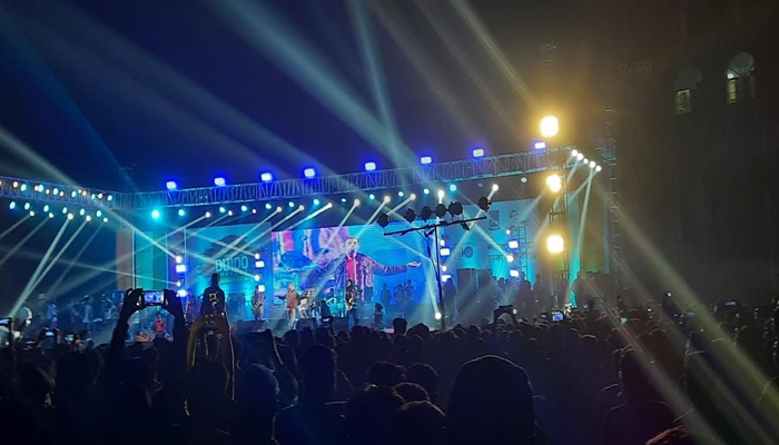 ঢাবিতে মঞ্চ মাতালের জেমস, সহজিয়া, ওয়ারফেজ