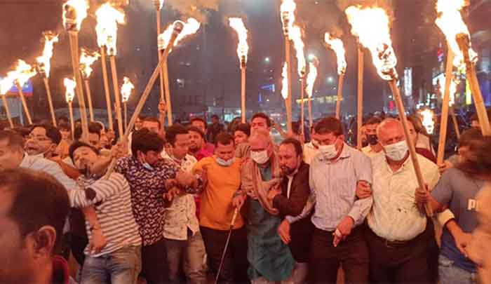 খালেদা জিয়ার মুক্তি দাবিতে রাজধানীতে মশাল মিছিল