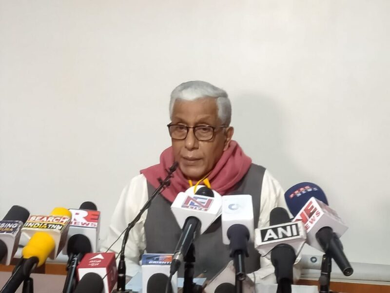 ত্রিপুরায় অনাহারে মৃত্যু হচ্ছে, অভাবের তাড়নায় মানুষ সন্তান বিক্রি করছেন: মানিক সরকার