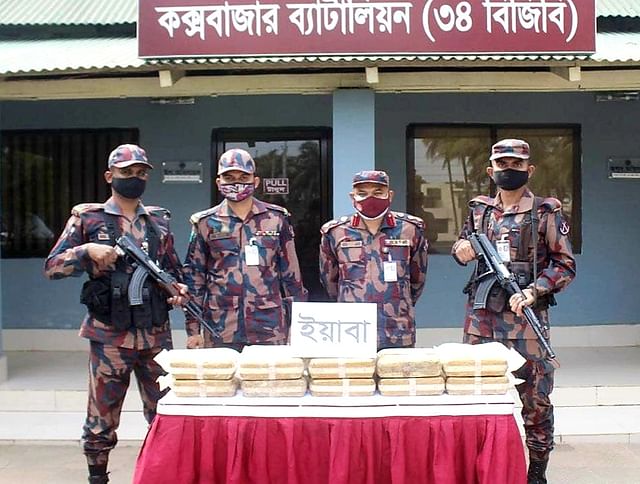 মিয়ানমারের মাদক কারবারিদের সঙ্গে ‘বন্দুকযুদ্ধের’ পর ২ লাখ ইয়াবা উদ্ধার করল বিজিবি