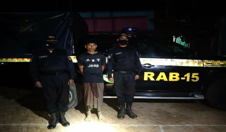 উখিয়ায় ৫ লাখ ইয়াবাসহ রোহিঙ্গা যুবক আটক