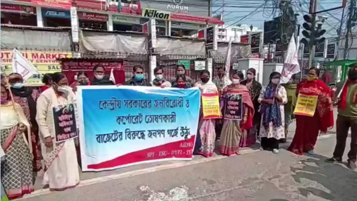 কেন্দ্রীয় বাজেটের কপি পুড়িয়ে আগরতলায় প্রতিবাদ