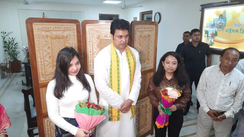 কঠিন পরিস্থিতির সঙ্গে লড়াই করে ইউক্রেন থেকে ত্রিপুরা ফিরলেন তিন ছাত্রী