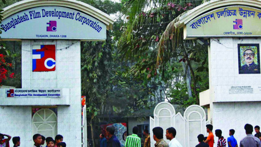 আমাদের সিনেমা শিল্প পিছিয়ে পড়ার ইতিবৃত্ত