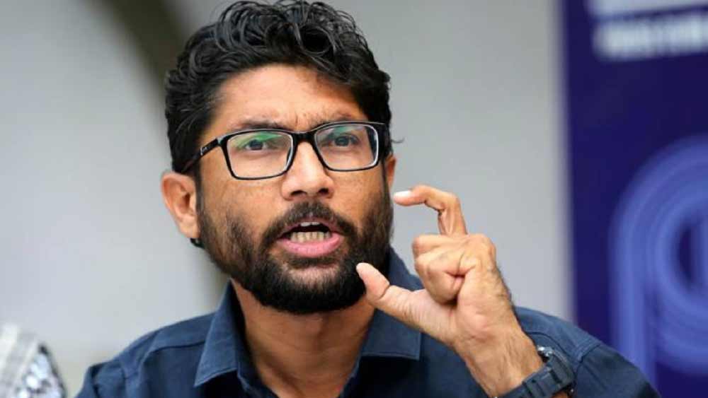 দুই সম্প্রদায়ের মধ্যে বিবাদ লাগানোর অভিযোগ, অসম পুলিশের হাতে গ্রেফতার জিগনেশ মেভানি