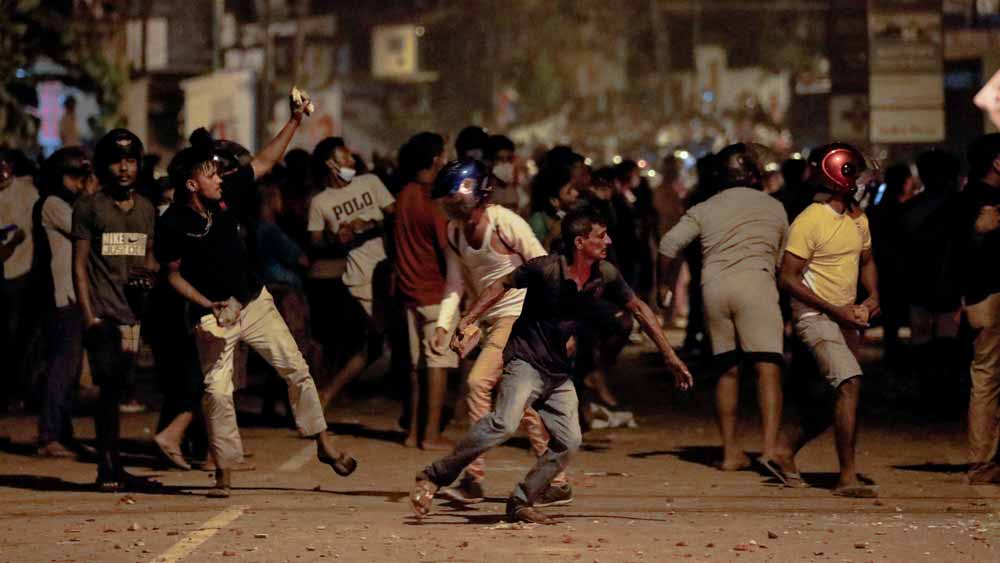 আর্থিক সঙ্কটে উত্তাল শ্রীলঙ্কা, জরুরি অবস্থা ঘোষণা করলেন প্রেসিডেন্ট গোতাবায়া রাজাপক্ষে