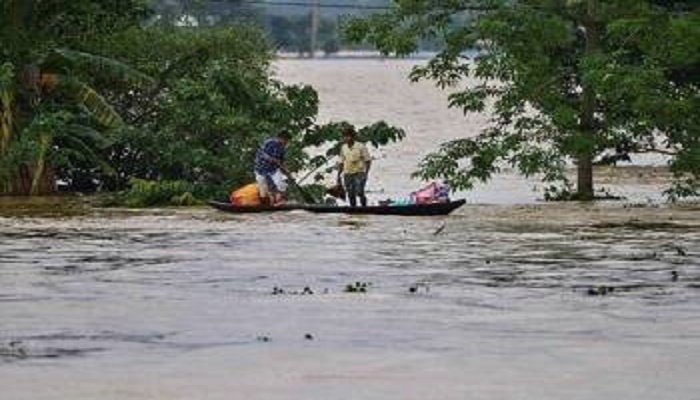 বন্যায় ভয়াবহ অবস্থা আসামে, জনগণের অশ্রু মিশেছে বন্যার জলে