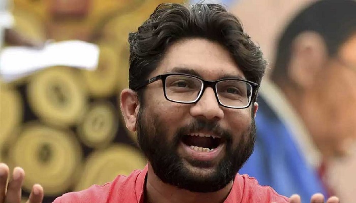জামিনের পর আসাম সরকারের উদ্দেশে জিগ্নেশের বার্তা, “মোদীর ইশারায় নাচবেন না। এক দিন তিনি আপনাদেরও নিয়ে ডুববেন।”