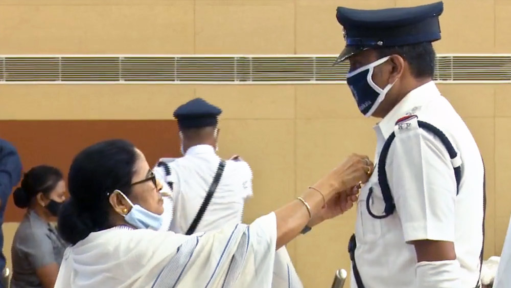 সর্বভারতীয় পুলিশ ও রাজ্য পুলিশ সার্ভিস আধিকারিকদের বেতন বৈষম্য দূর করতে চান মমতা