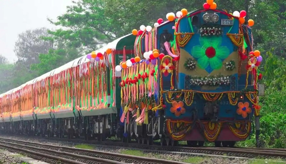নীলফামারীর চিলাহাটিতে ৫৭ বছর পর মিতালীর হুইসেল