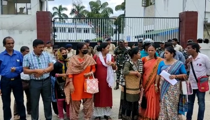 ত্রিপুরায় জীবনের নিরাপত্তা চেয়ে পুলিশের কাছে ডেপুটেশন দিল চাকুরিচ্যুত ১০,৩২৩ শিক্ষক