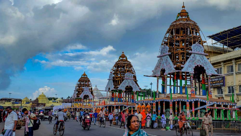 উড়িষ্যা: রথযাত্রা লোকারণ্য! দু’বছর বন্ধ থাকার পর পুরীতে ফিরছে চেনা ছবি, করোনা ঠেকাতে ব্যবস্থা