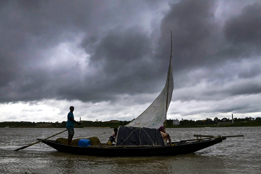 শক্তি বাড়াচ্ছে আন্দামান সাগরের ঘূর্ণাবর্ত, উপকূলবর্তী তিন জেলায় বৃষ্টির সম্ভাবনা