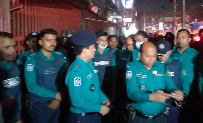 রাজধানীর বিভিন্ন স্থানে ব্লক রেইড শুরু করেছে পুলিশ